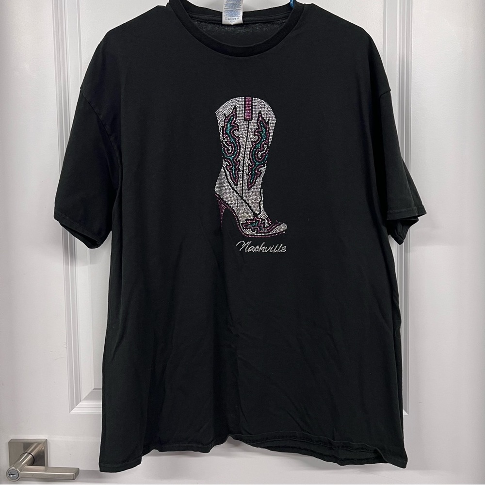 Black with bling rhinestone boot Nashville t-shirt size xl